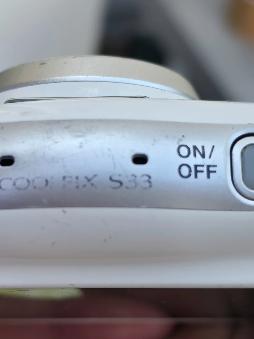 Nikon COOLPIX S33 13.2MP Digital Camera White – Powers On – 3 Batteries